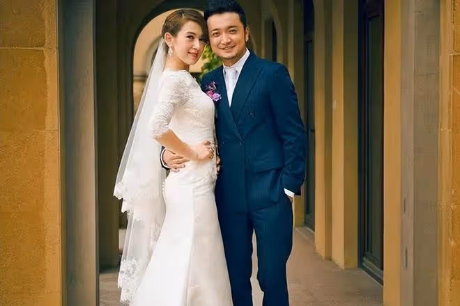 尼格買提老婆回國聚會嗨玩！與異域風俊男顯親密，此前自曝早離婚