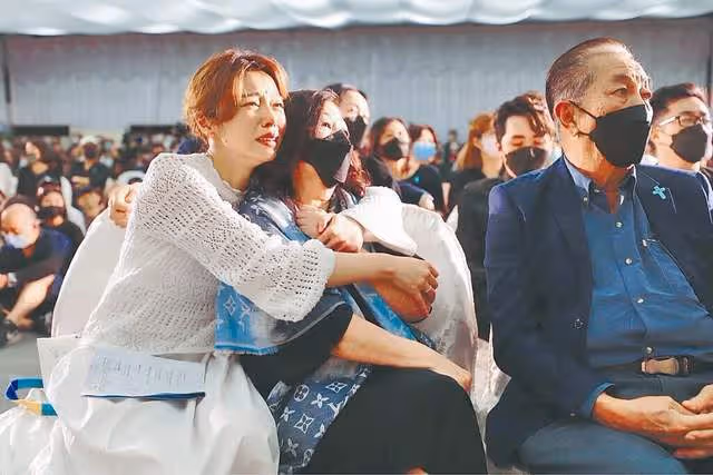 哥哥墜樓僅7個月，台灣藝人艾成胞弟也去世！兄弟倆都年僅40歲