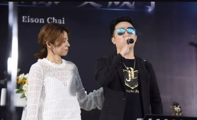 哥哥墜樓僅7個月，台灣藝人艾成胞弟也去世！兄弟倆都年僅40歲