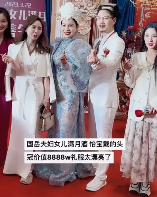 國岳夫婦太豪橫!滿月女兒坐英國王妃同款嬰兒車,禮金188萬起步