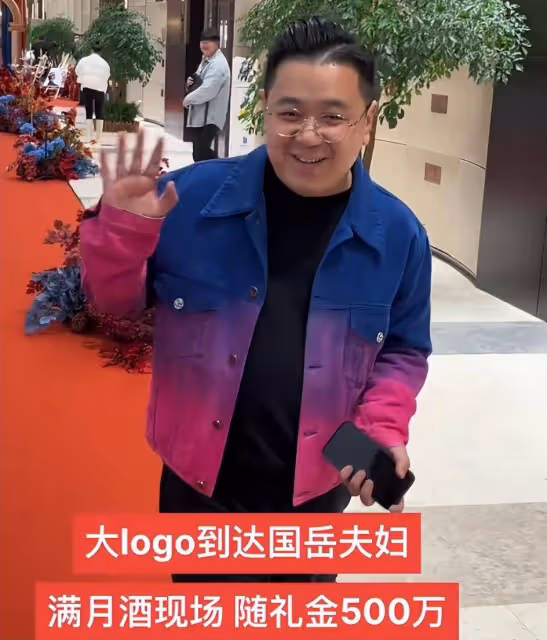 國岳夫婦太豪橫！滿月女兒坐英國王妃同款嬰兒車，禮金188萬起步