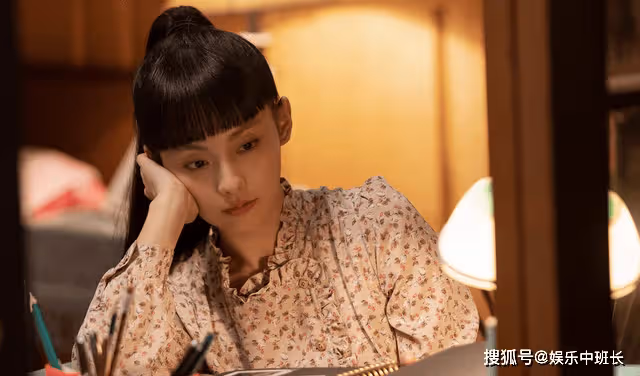 《人生之路》在農村賣弄「腿功」的女演員，雖美觀，但大可不必