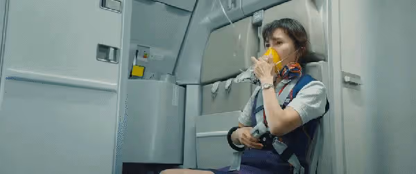 3•21東航空難一周年,可還曾記得《中國機長》背後的空姐女神