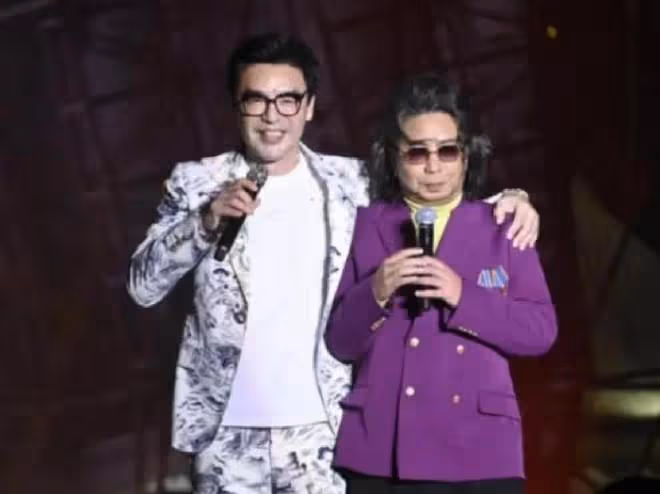 70歲鍾鎮濤受傷拄拐！舞台上踩空摔倒 ，膝蓋浮腫緊急入院檢查