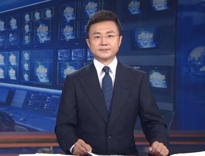 主持人春妮一家坐豪華遊艇出海！曝兒子正臉帥照，老公剛強疑露面