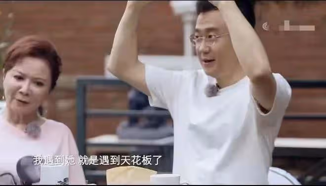 主持人春妮一家坐豪華遊艇出海！曝兒子正臉帥照，老公剛強疑露面