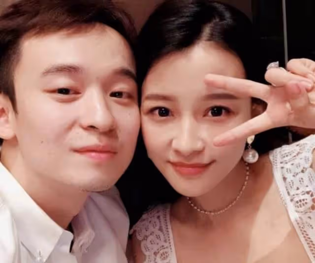 三字離婚男星與00後冷艷小花戀愛？女方疑隱婚生子，馮紹峰等躺槍