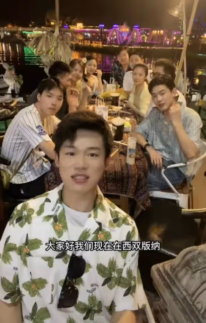 張蘭助理孟賀帶20多人去西雙版納旅遊,評論幾乎一邊倒罵他蹭熱度