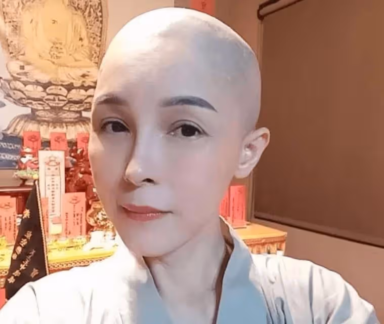 52歲老戲骨唐德惠削髮為尼後罕露面,脫下袈裟蓄起長髮,原因惹人心疼