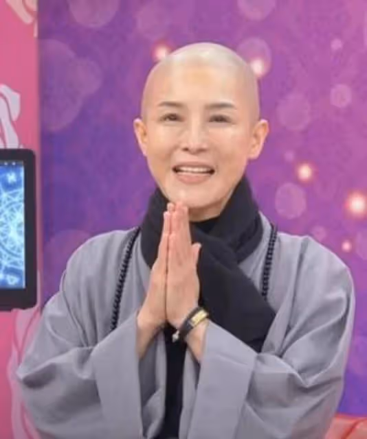 52歲老戲骨唐德惠削髮為尼後罕露面,脫下袈裟蓄起長髮,原因惹人心疼