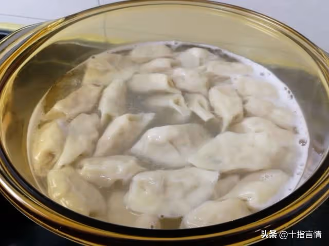 婆婆生日小聚,兒媳做了盤沒有肉的水餃,婆婆看後不再靠兒媳養老