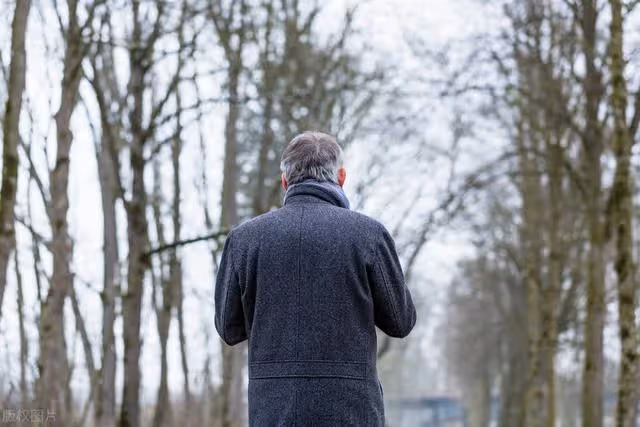我63歲,和初戀搭夥過,對方每月給我7千,我卻一天都過不下去了