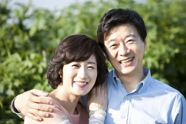 我63歲,和初戀搭夥過,對方每月給我7千,我卻一天都過不下去了