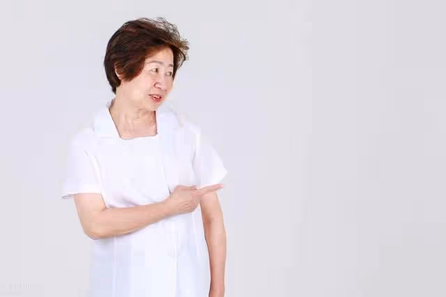 我63歲,和初戀搭夥過,對方每月給我7千,我卻一天都過不下去了