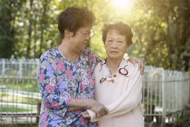 我63歲,和初戀搭夥過,對方每月給我7千,我卻一天都過不下去了
