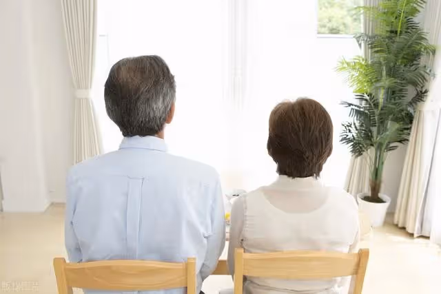我63歲,和初戀搭夥過,對方每月給我7千,我卻一天都過不下去了