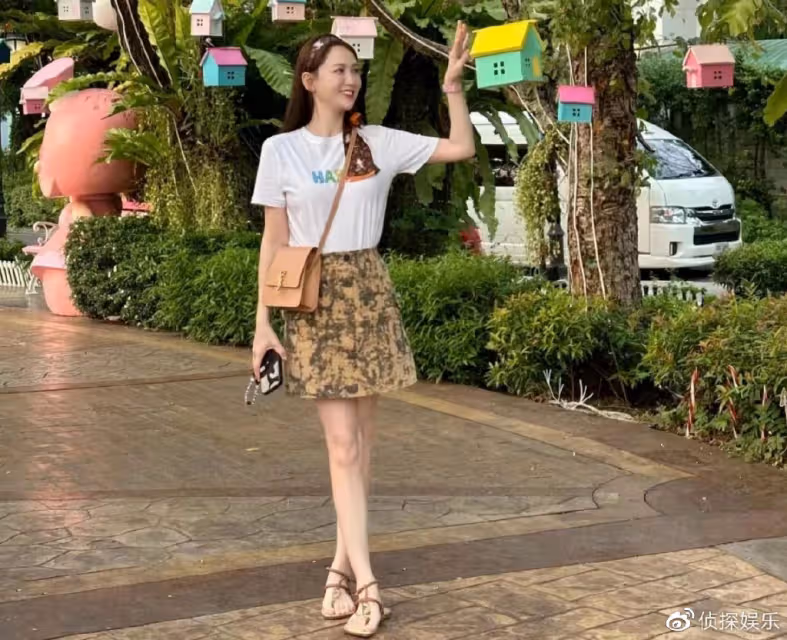44歲陳喬恩近照曝光,無濾鏡懟臉拍臉上雀斑搶鏡,嘴角笑紋好真實