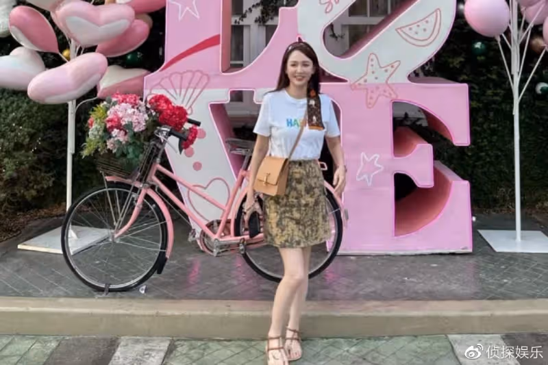 44歲陳喬恩近照曝光,無濾鏡懟臉拍臉上雀斑搶鏡,嘴角笑紋好真實
