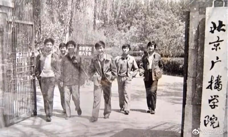 演員李崇霄51歲去世,留下妻女悲痛欲絕,再也不能一起過父親節了
