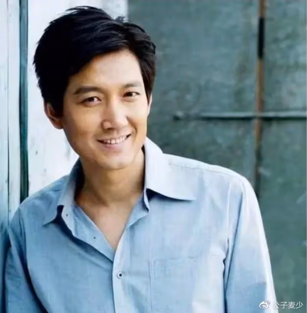 演員李崇霄51歲去世,留下妻女悲痛欲絕,再也不能一起過父親節了