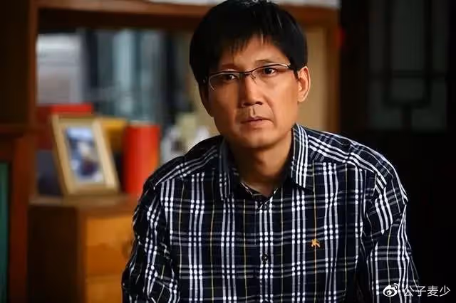演員李崇霄51歲去世,留下妻女悲痛欲絕,再也不能一起過父親節了