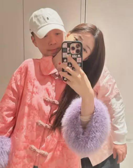 杜海濤自信曬照,瘦下來衣服松垮顯肥大,沈夢辰花式誇讚老公好甜