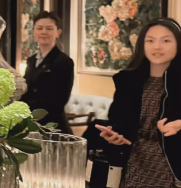 李湘否認主持浪姐,意外曝光女兒生圖,王詩齡臉寬頭大像變了個人