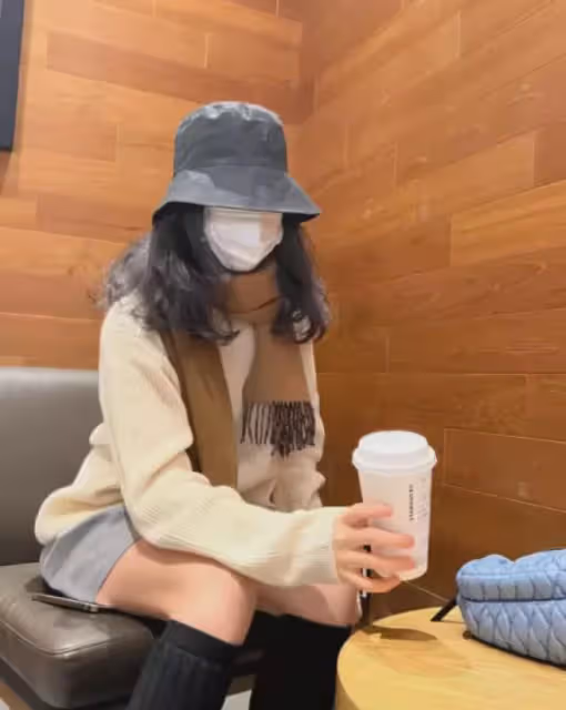 李湘否認主持浪姐,意外曝光女兒生圖,王詩齡臉寬頭大像變了個人