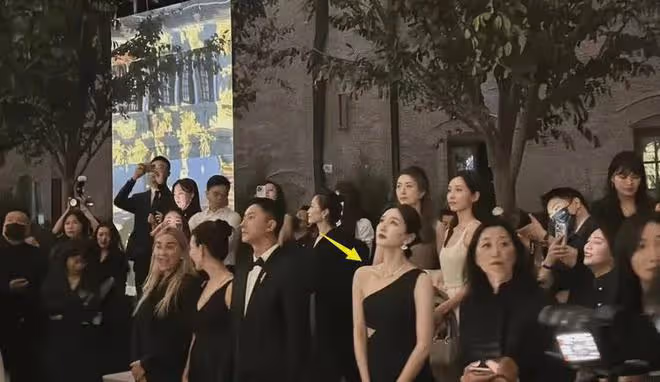 韓庚老婆和網紅合影,被網紅P圖又翻白眼,江疏影也慘遭P圖!