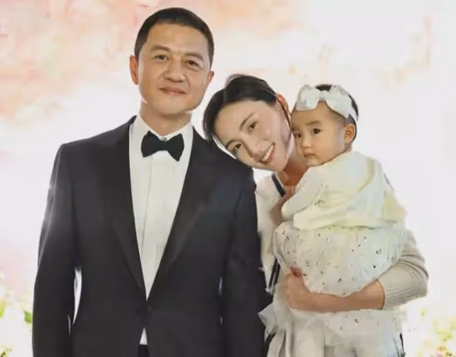 李亞鵬也嗑鋒菲CP,手動點贊前妻牽手視頻,是祝福還是意難平?
