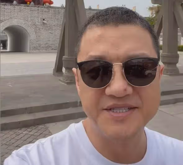 李亞鵬也嗑鋒菲CP,手動點贊前妻牽手視頻,是祝福還是意難平?
