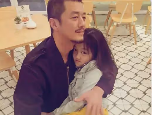 李亞鵬也嗑鋒菲CP,手動點贊前妻牽手視頻,是祝福還是意難平?
