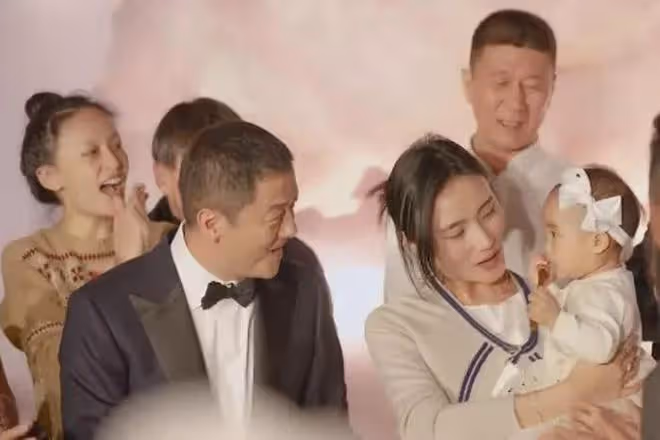 李亞鵬也嗑鋒菲CP,手動點贊前妻牽手視頻,是祝福還是意難平?