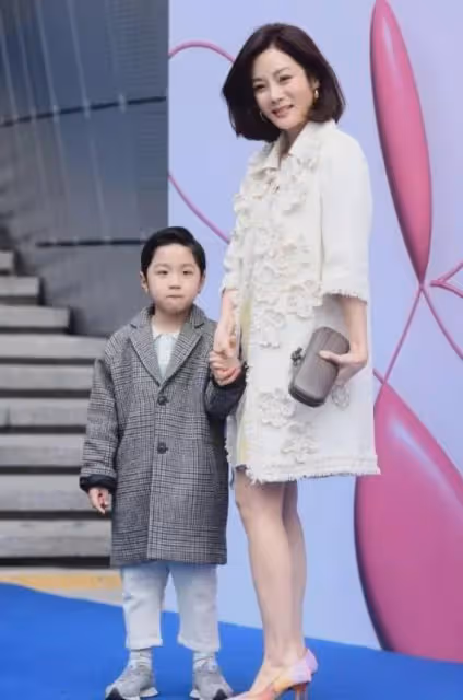 蔡琳母子登上熱搜,前夫高梓淇深夜曬照懷念去世母親,狀態堪憂