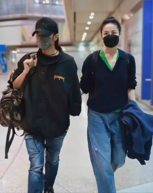 王菲謝霆鋒在謝宅獨處五天，這是好事臨近了？倆人你儂我儂好甜啊