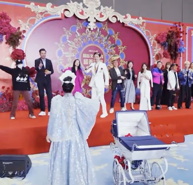 網紅國岳夫婦為女兒慶滿月,多位大V隨禮500萬,明星集體成小丑