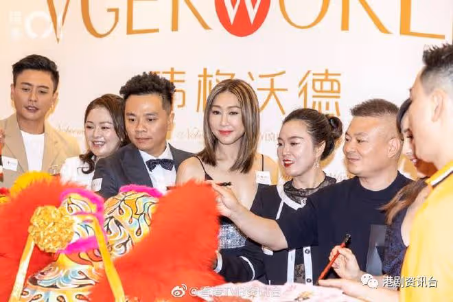 與黃宗澤出活動被瘋狂隔空集郵！胡定欣淡妝獲讚年輕分享保養心得