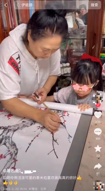 伊能靜婆婆帶孫女學國畫，米粒清晰正臉曝光，顏值逆襲丹鳳眼吸睛