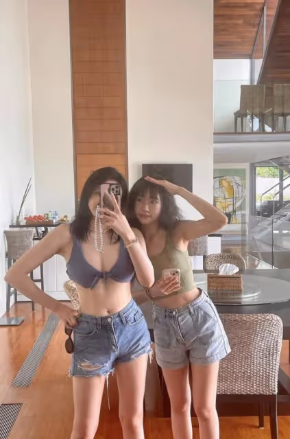 華誼千金王文也曬泰國度假照,身材豐滿秀事業線,穿著大膽惹爭議