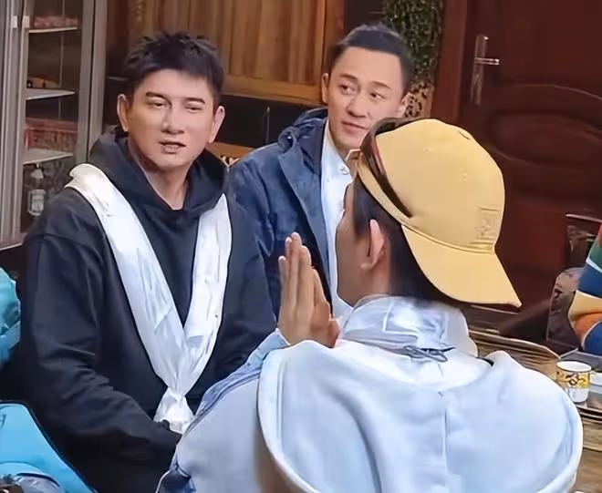 林峰西藏歸來送張馨月價值百萬禮物，幸福的夫妻日常甜蜜如初戀