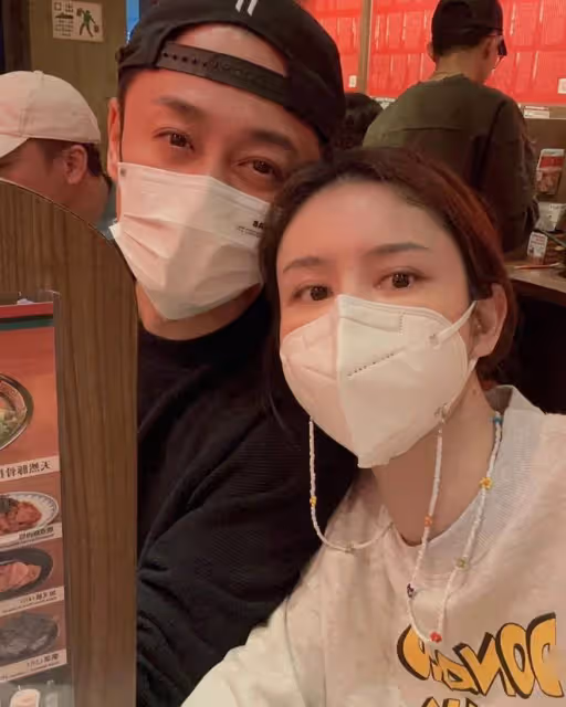 林峰西藏歸來送張馨月價值百萬禮物，幸福的夫妻日常甜蜜如初戀