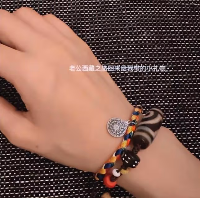 林峰西藏歸來送張馨月價值百萬禮物，幸福的夫妻日常甜蜜如初戀