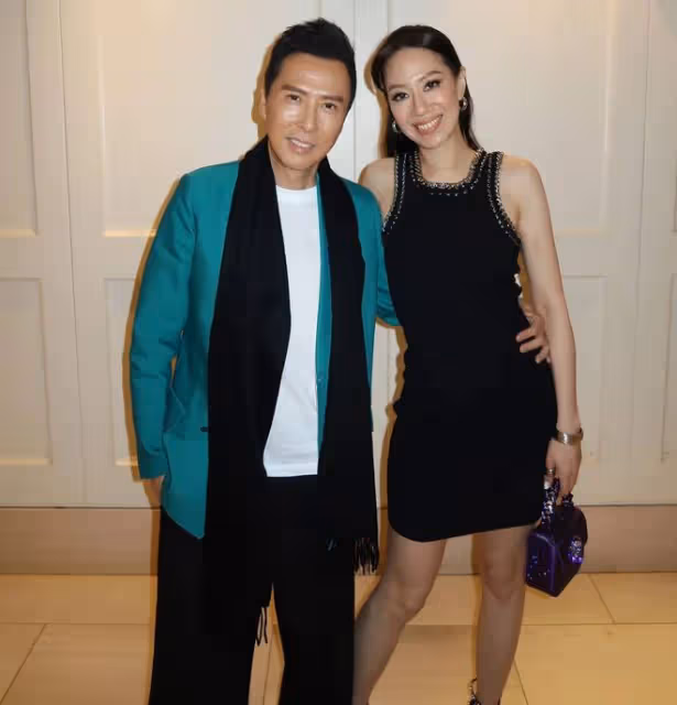 甄子丹全家出席電影發布會,兒女同台自信大方,汪詩詩打扮貴氣