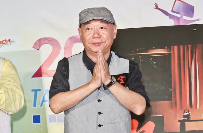 顧寶明千萬遺產爭奪戰打響,女兒捧父親遺照落淚聲討後媽