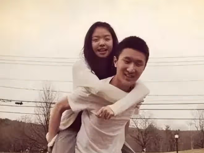 華誼千金王文也曬度假照,穿內衣秀事業線,曾嘲他人是農民惹爭議