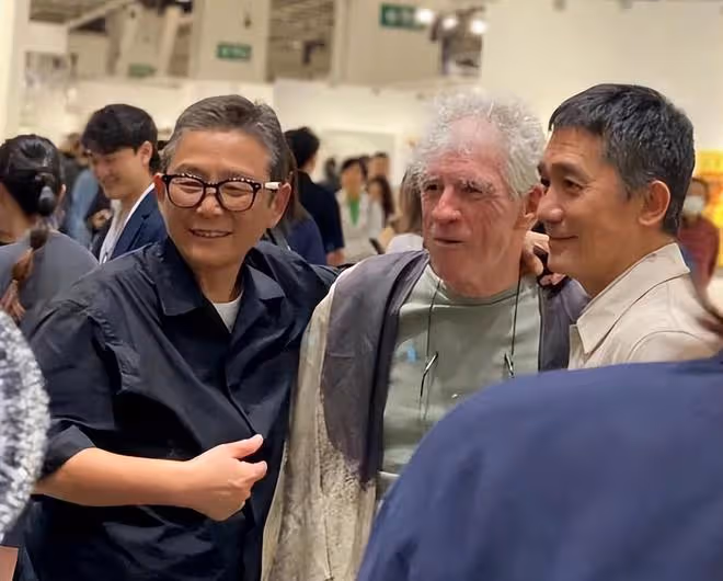 章澤天和梁安琪現身藝術展,霍震霆與鄭志剛等富豪一起現身