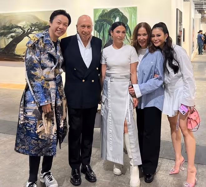 章澤天和梁安琪現身藝術展,霍震霆與鄭志剛等富豪一起現身