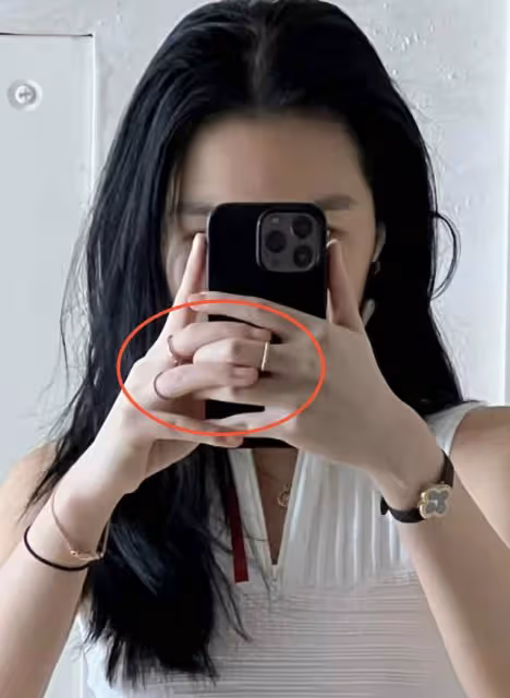 李詠20歲女兒法圖麥曬馬甲線,身材似超模,金首飾6萬名表顯貴氣