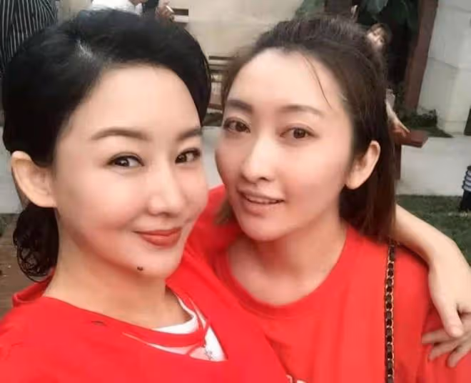 孫楠前妻買紅妹近照曝光！身穿黑裙盡顯曼妙身材，49歲活成少女
