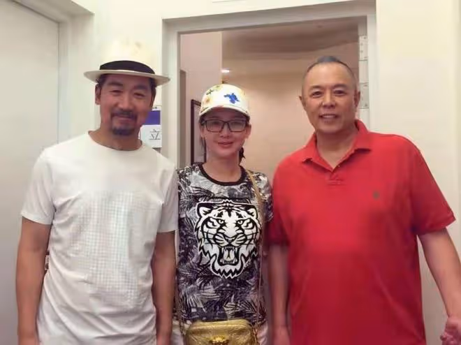 孫楠前妻買紅妹近照曝光！身穿黑裙盡顯曼妙身材，49歲活成少女